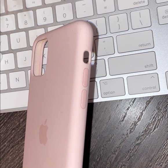 11 Pro Max Apple silicon case - Picture 2 of 5